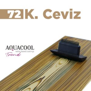 Aquacool Trend 3D Ahşap Patina 72 K. Ceviz rengi boyasının budak tarağı ile ahşap zemin üzerine uygulama örneği