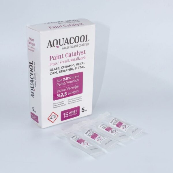 Aquacool Trend Paint Catalyst boya katalizörü kutusu ve önünde yer alan 5ml tüpler