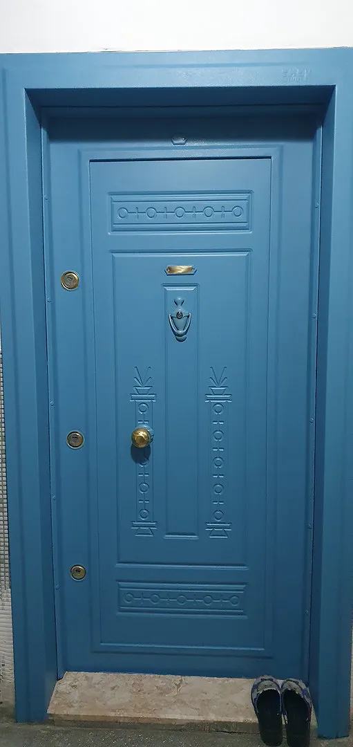 aquacool trend mac boya mavi ile boyanmış çelik kapı