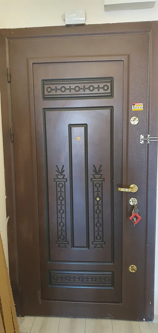 Boyanmamış kahve rengi çelik kapı