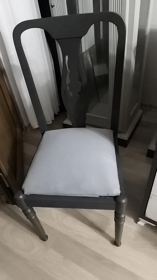 Aquacool 881 antrasit gri ile boyanmış sandalye